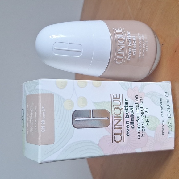 Clinique Even Better Clinical Serum Foundation SPF 25 - Ivory - Picture 6 of 10